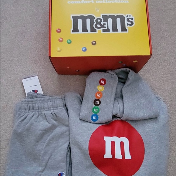 Champion Limited Edition Sweatsuit with M&M's Design - Picture 5 of 6